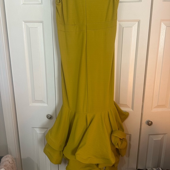 NEW WITH TAGS Mustard Yellow elegant gown SIZE XL - Picture 3 of 6